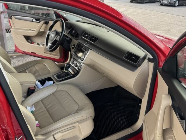 Красный Фольксваген Пассат Вариант, объемом двигателя 2 л и пробегом 300 тыс. км за 8950 $, фото 10 на Automoto.ua