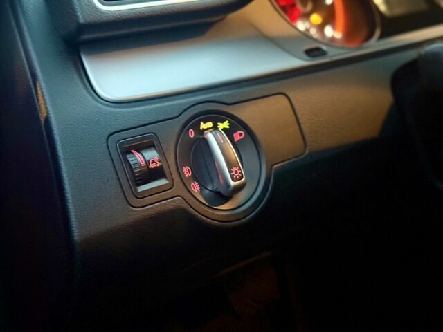 Красный Фольксваген Пассат Вариант, объемом двигателя 2 л и пробегом 280 тыс. км за 8550 $, фото 16 на Automoto.ua