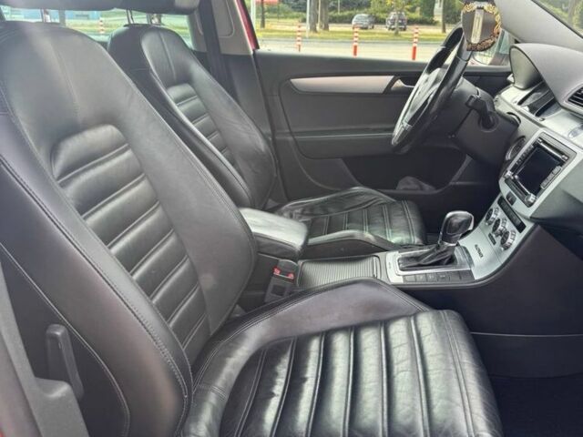 Червоний Фольксваген Пассат Варіант, об'ємом двигуна 2 л та пробігом 280 тис. км за 11700 $, фото 13 на Automoto.ua