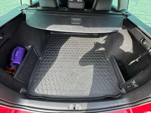 Червоний Фольксваген Пассат Варіант, об'ємом двигуна 2 л та пробігом 280 тис. км за 11700 $, фото 20 на Automoto.ua