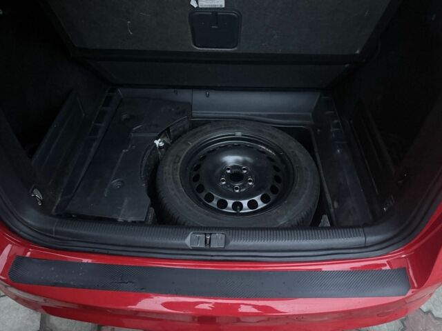 Красный Фольксваген Пассат Вариант, объемом двигателя 2 л и пробегом 280 тыс. км за 8550 $, фото 12 на Automoto.ua