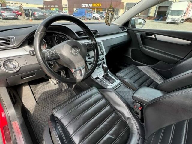 Червоний Фольксваген Пассат Варіант, об'ємом двигуна 2 л та пробігом 280 тис. км за 11700 $, фото 11 на Automoto.ua