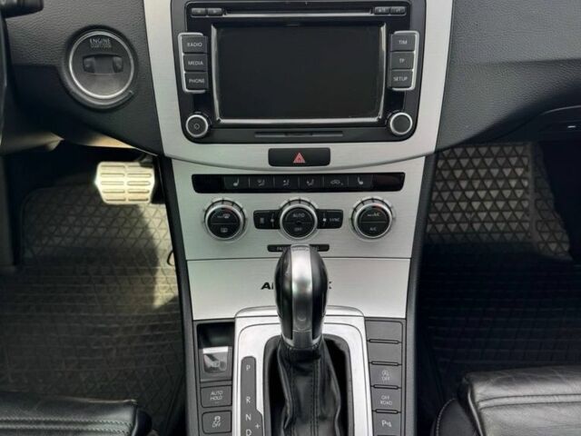 Червоний Фольксваген Пассат Варіант, об'ємом двигуна 2 л та пробігом 280 тис. км за 11700 $, фото 16 на Automoto.ua