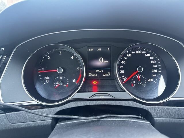 Красный Фольксваген Пассат Вариант, объемом двигателя 2 л и пробегом 227 тыс. км за 19700 $, фото 7 на Automoto.ua