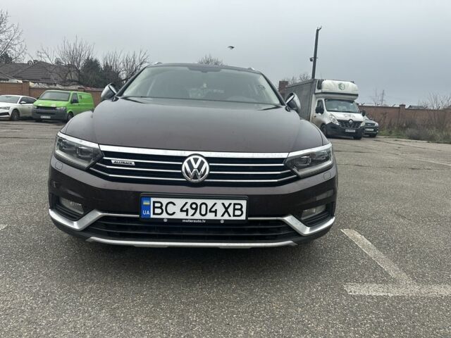 Красный Фольксваген Пассат Вариант, объемом двигателя 2 л и пробегом 227 тыс. км за 19700 $, фото 4 на Automoto.ua