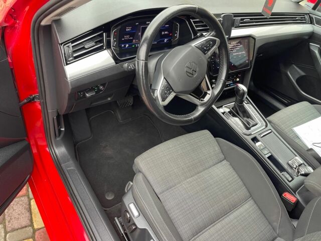 Красный Фольксваген Пассат Вариант, объемом двигателя 2 л и пробегом 240 тыс. км за 19900 $, фото 7 на Automoto.ua