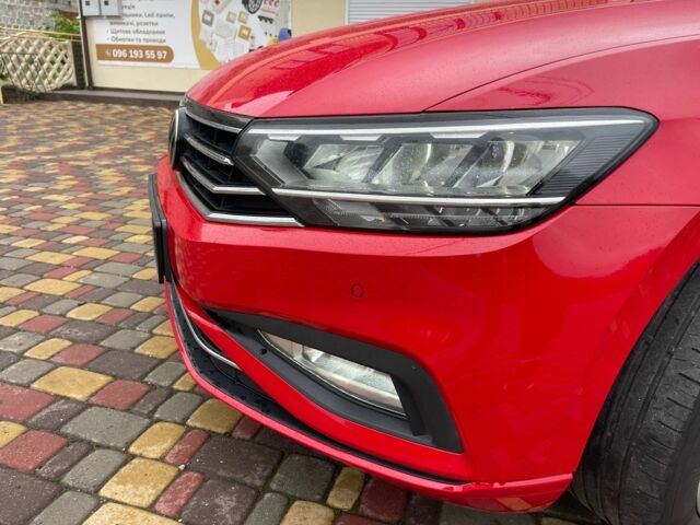 Красный Фольксваген Пассат Вариант, объемом двигателя 2 л и пробегом 240 тыс. км за 19900 $, фото 6 на Automoto.ua