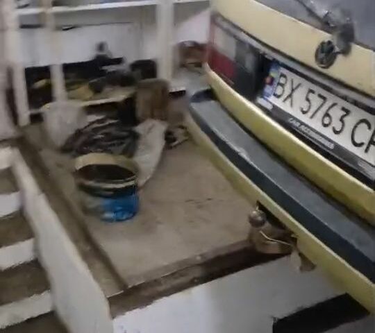 Желтый Фольксваген Пассат Вариант, объемом двигателя 1.6 л и пробегом 350 тыс. км за 1300 $, фото 1 на Automoto.ua