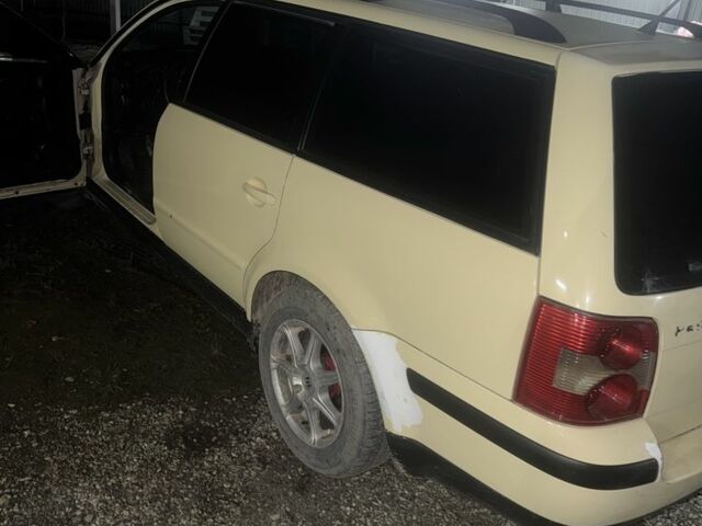 Желтый Фольксваген Пассат Вариант, объемом двигателя 1.9 л и пробегом 38 тыс. км за 2900 $, фото 1 на Automoto.ua