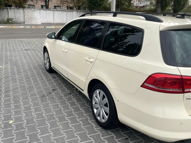 Желтый Фольксваген Пассат Вариант, объемом двигателя 2 л и пробегом 380 тыс. км за 8200 $, фото 5 на Automoto.ua