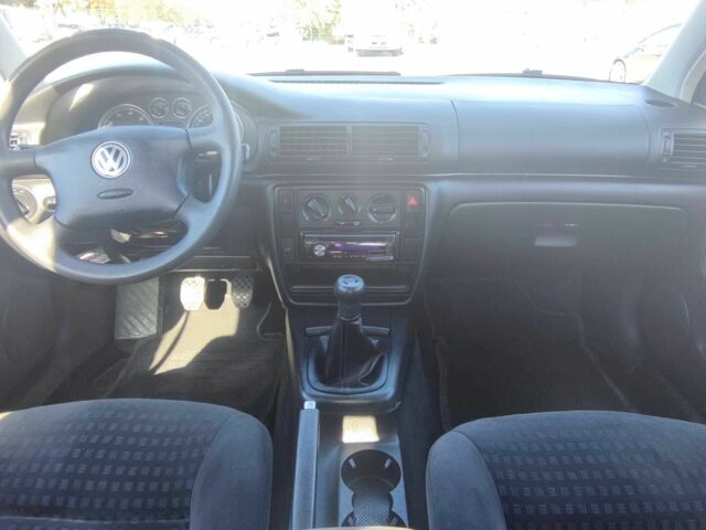 Серый Фольксваген Пассат Вариант, объемом двигателя 1.6 л и пробегом 250 тыс. км за 4400 $, фото 2 на Automoto.ua