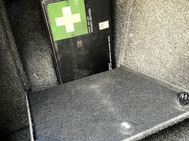 Сірий Фольксваген Пассат Варіант, об'ємом двигуна 1.6 л та пробігом 150 тис. км за 4200 $, фото 7 на Automoto.ua