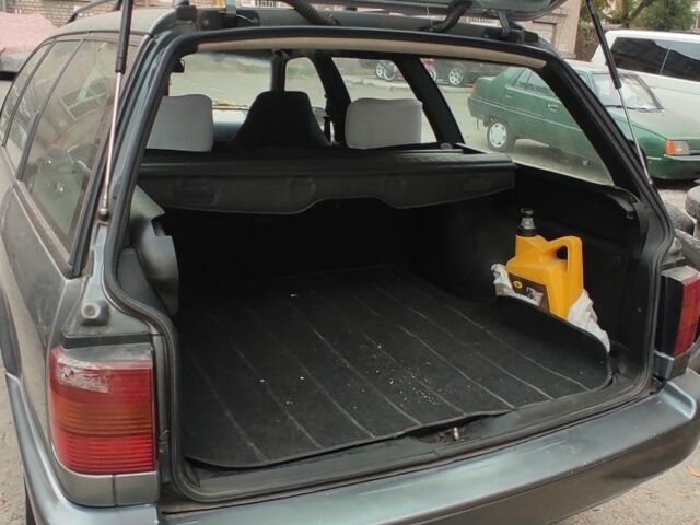 Серый Фольксваген Пассат Вариант, объемом двигателя 2 л и пробегом 450 тыс. км за 2300 $, фото 3 на Automoto.ua