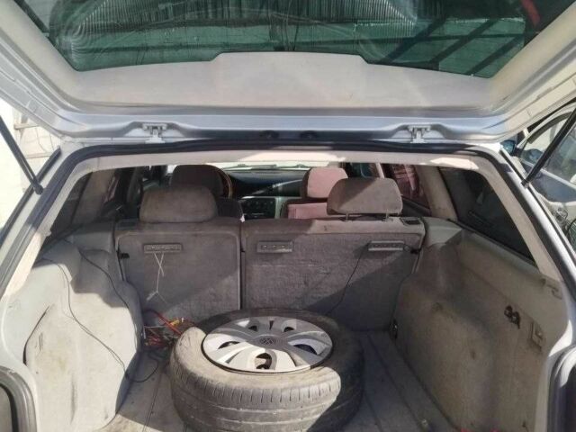 Сірий Фольксваген Пассат Варіант, об'ємом двигуна 1.6 л та пробігом 238 тис. км за 1600 $, фото 6 на Automoto.ua