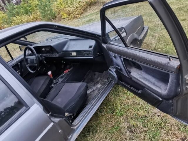 Серый Фольксваген Пассат Вариант, объемом двигателя 1.8 л и пробегом 330 тыс. км за 999 $, фото 8 на Automoto.ua