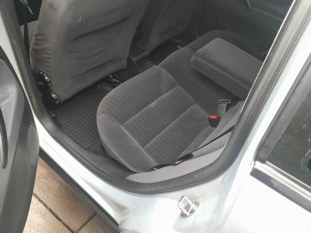 Сірий Фольксваген Пассат Варіант, об'ємом двигуна 1.6 л та пробігом 382 тис. км за 3200 $, фото 10 на Automoto.ua