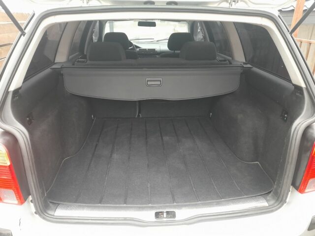 Сірий Фольксваген Пассат Варіант, об'ємом двигуна 1.6 л та пробігом 382 тис. км за 3200 $, фото 5 на Automoto.ua