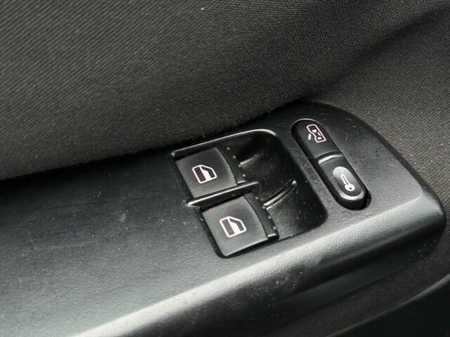 Сірий Фольксваген Пассат Варіант, об'ємом двигуна 2 л та пробігом 254 тис. км за 3990 $, фото 5 на Automoto.ua