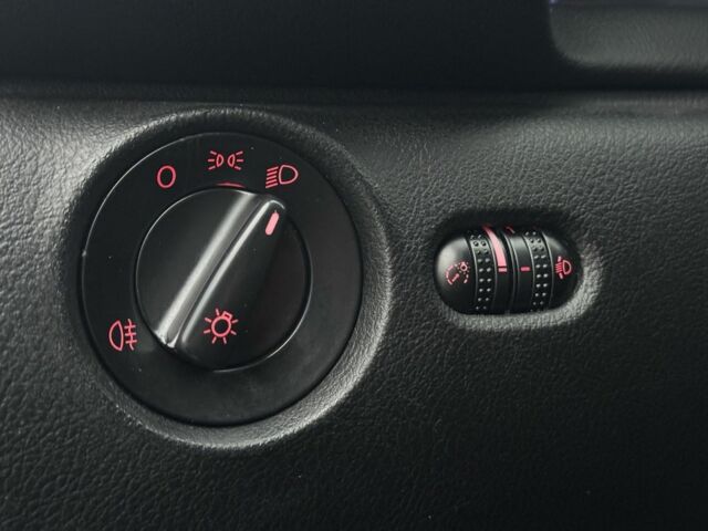 Сірий Фольксваген Пассат Варіант, об'ємом двигуна 2 л та пробігом 254 тис. км за 3990 $, фото 11 на Automoto.ua