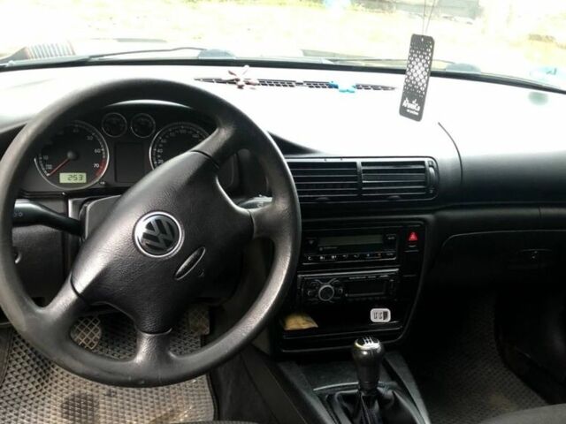 Серый Фольксваген Пассат Вариант, объемом двигателя 1.6 л и пробегом 320 тыс. км за 3200 $, фото 3 на Automoto.ua