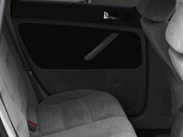 Серый Фольксваген Пассат Вариант, объемом двигателя 1.6 л и пробегом 205 тыс. км за 6250 $, фото 15 на Automoto.ua