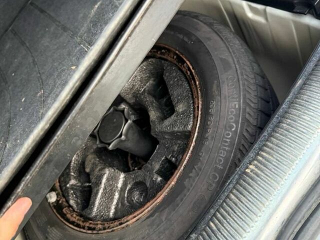 Серый Фольксваген Пассат Вариант, объемом двигателя 1.9 л и пробегом 300 тыс. км за 2900 $, фото 16 на Automoto.ua