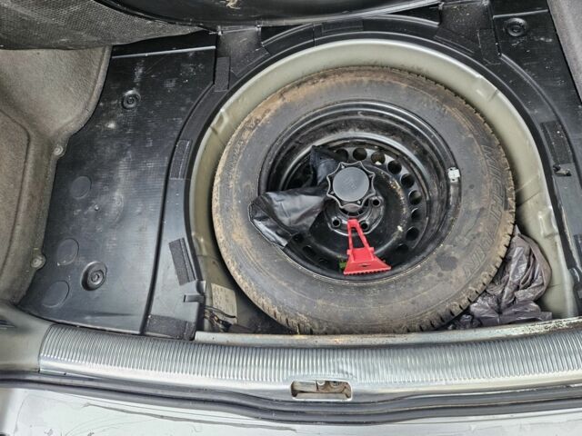 Фольксваген Пассат Варіант 2003 у Житомирі на Automoto.ua Сірий Фольксваген Пассат Варіант, об'ємом двигуна 1.9 л та пробігом 300 тис. км за 2100 $, фото 18 на Automoto.ua