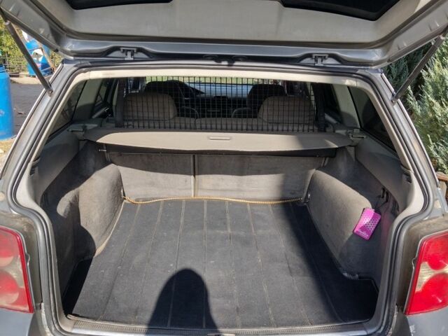 Серый Фольксваген Пассат Вариант, объемом двигателя 2.5 л и пробегом 340 тыс. км за 2500 $, фото 5 на Automoto.ua