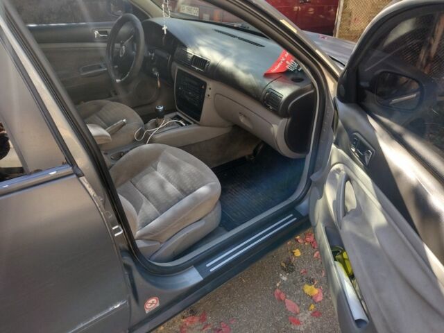 Серый Фольксваген Пассат Вариант, объемом двигателя 2.5 л и пробегом 340 тыс. км за 2500 $, фото 7 на Automoto.ua