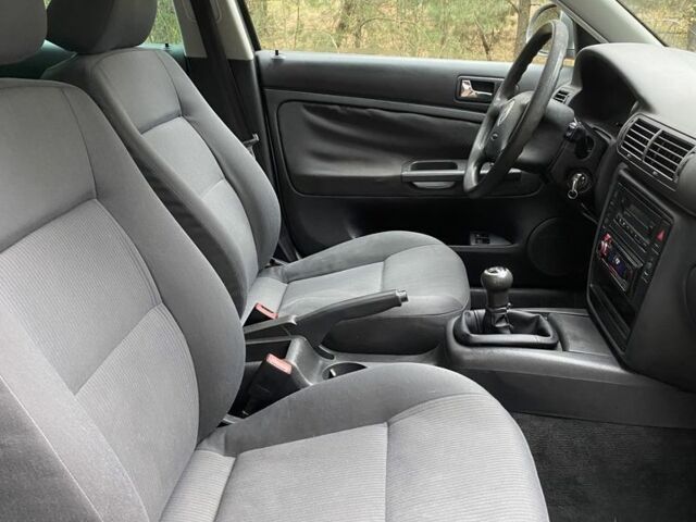 Серый Фольксваген Пассат Вариант, объемом двигателя 1.6 л и пробегом 166 тыс. км за 4700 $, фото 10 на Automoto.ua