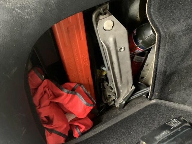 Серый Фольксваген Пассат Вариант, объемом двигателя 2.5 л и пробегом 389 тыс. км за 3000 $, фото 9 на Automoto.ua