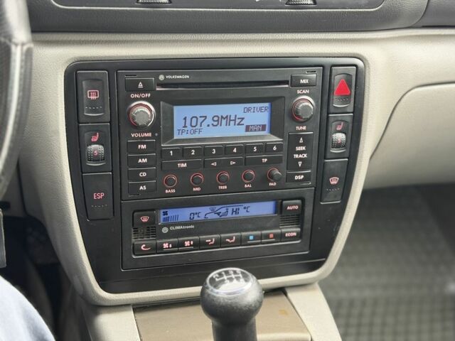 Серый Фольксваген Пассат Вариант, объемом двигателя 1.9 л и пробегом 200 тыс. км за 2650 $, фото 10 на Automoto.ua