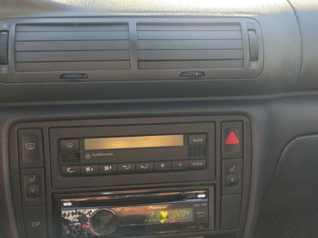 Серый Фольксваген Пассат Вариант, объемом двигателя 1.6 л и пробегом 260 тыс. км за 4000 $, фото 9 на Automoto.ua