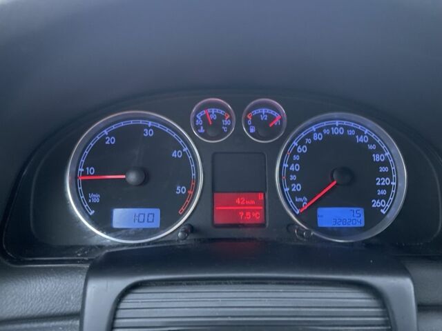 Серый Фольксваген Пассат Вариант, объемом двигателя 1.9 л и пробегом 330 тыс. км за 2500 $, фото 18 на Automoto.ua