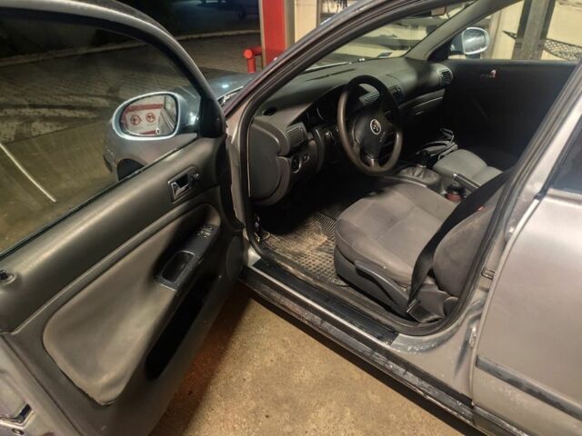 Серый Фольксваген Пассат Вариант, объемом двигателя 1.9 л и пробегом 340 тыс. км за 2000 $, фото 7 на Automoto.ua