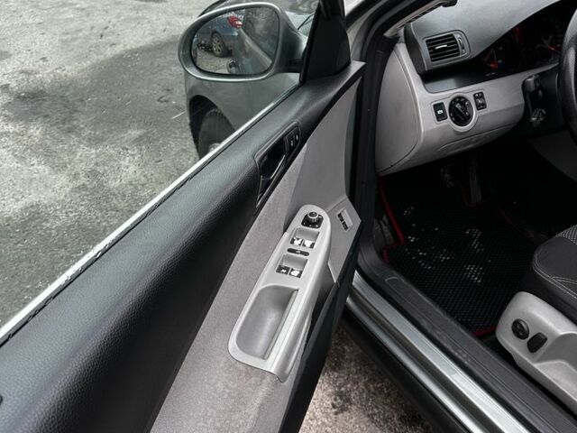 Сірий Фольксваген Пассат Варіант, об'ємом двигуна 2 л та пробігом 345 тис. км за 6000 $, фото 9 на Automoto.ua