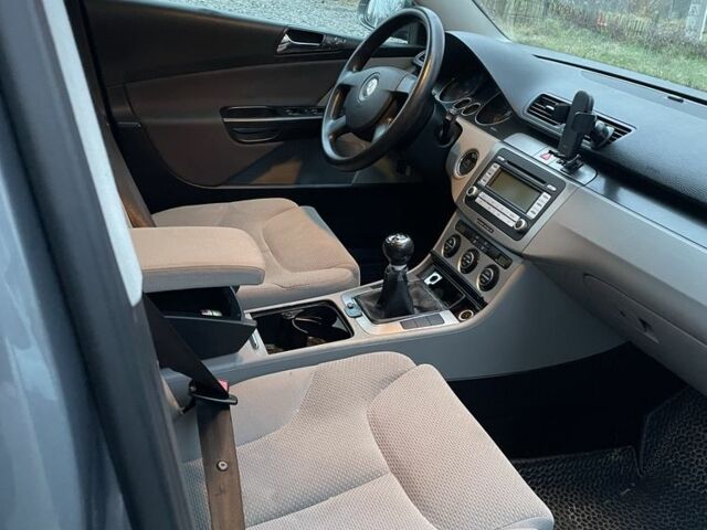 Сірий Фольксваген Пассат Варіант, об'ємом двигуна 1.6 л та пробігом 224 тис. км за 6500 $, фото 14 на Automoto.ua