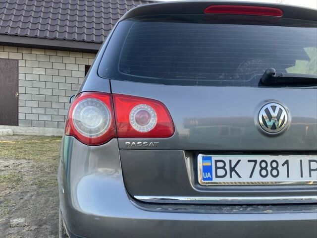 Сірий Фольксваген Пассат Варіант, об'ємом двигуна 2 л та пробігом 244 тис. км за 5500 $, фото 5 на Automoto.ua