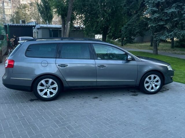 Серый Фольксваген Пассат Вариант, объемом двигателя 2 л и пробегом 370 тыс. км за 3800 $, фото 1 на Automoto.ua