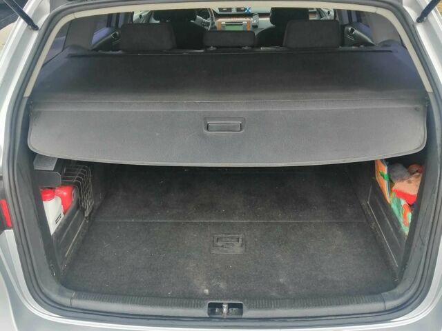 Сірий Фольксваген Пассат Варіант, об'ємом двигуна 2 л та пробігом 282 тис. км за 5500 $, фото 4 на Automoto.ua