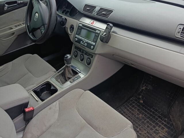 Серый Фольксваген Пассат Вариант, объемом двигателя 2 л и пробегом 333 тыс. км за 5300 $, фото 4 на Automoto.ua