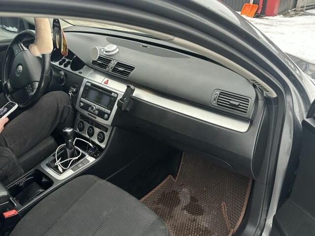 Сірий Фольксваген Пассат Варіант, об'ємом двигуна 2 л та пробігом 240 тис. км за 4999 $, фото 7 на Automoto.ua