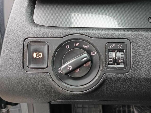 Сірий Фольксваген Пассат Варіант, об'ємом двигуна 2 л та пробігом 295 тис. км за 4890 $, фото 15 на Automoto.ua