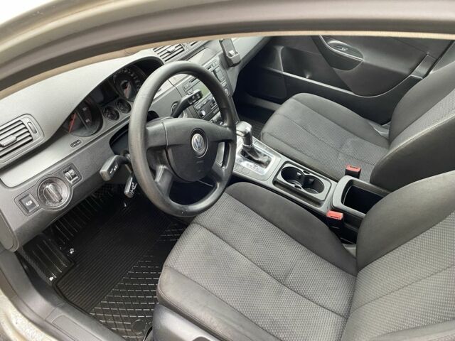 Серый Фольксваген Пассат Вариант, объемом двигателя 2 л и пробегом 320 тыс. км за 2290 $, фото 12 на Automoto.ua