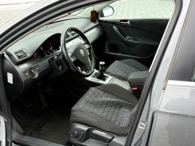 Серый Фольксваген Пассат Вариант, объемом двигателя 2 л и пробегом 317 тыс. км за 2599 $, фото 4 на Automoto.ua