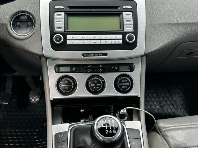 Фольксваген Пассат Варіант 2006 у Борисполе на Automoto.ua Сірий Фольксваген Пассат Варіант, об'ємом двигуна 2 л та пробігом 330 тис. км за 5150 $, фото 5 на Automoto.ua