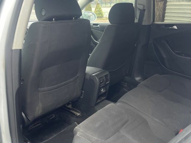 Фольксваген Пассат Вариант 2006 в Кривом Роге на Automoto.ua Серый Фольксваген Пассат Вариант, объемом двигателя 1.9 л и пробегом 408 тыс. км за 2650 $, фото 4 на Automoto.ua