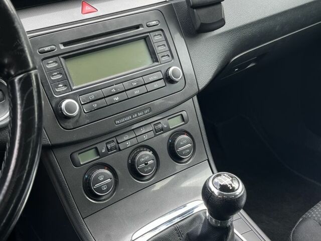 Серый Фольксваген Пассат Вариант, объемом двигателя 1.6 л и пробегом 209 тыс. км за 6300 $, фото 8 на Automoto.ua