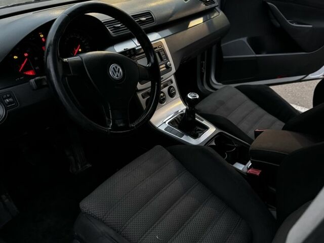 Серый Фольксваген Пассат Вариант, объемом двигателя 2 л и пробегом 344 тыс. км за 2499 $, фото 9 на Automoto.ua