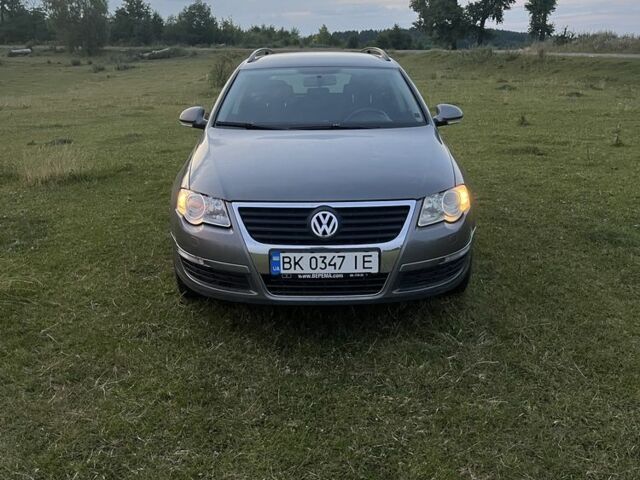 Фольксваген Пассат Варіант 2006 у Шепетовке на Automoto.ua Сірий Фольксваген Пассат Варіант, об'ємом двигуна 2 л та пробігом 196 тис. км за 4900 $, фото 1 на Automoto.ua
